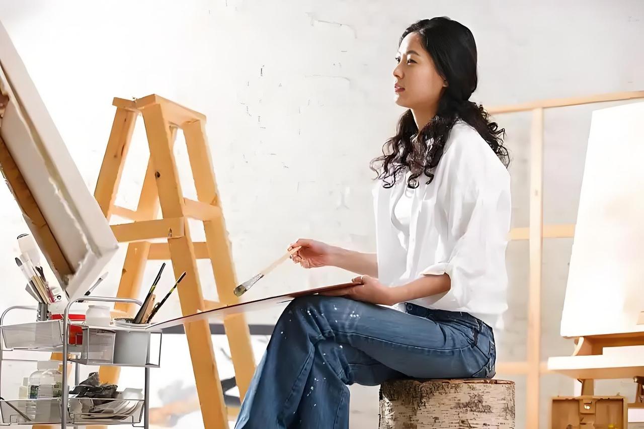 我坚持创作，是因为它能带来双向价值。在这个信息爆炸的时代，我想让作品成为有用的“