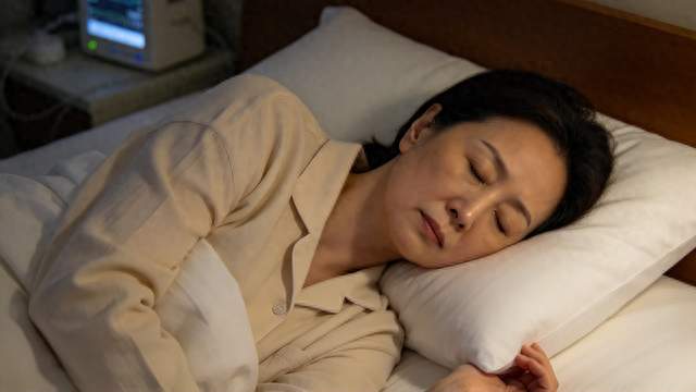 枕头高一点好还是低一点好？颈椎不舒服该如何选择？