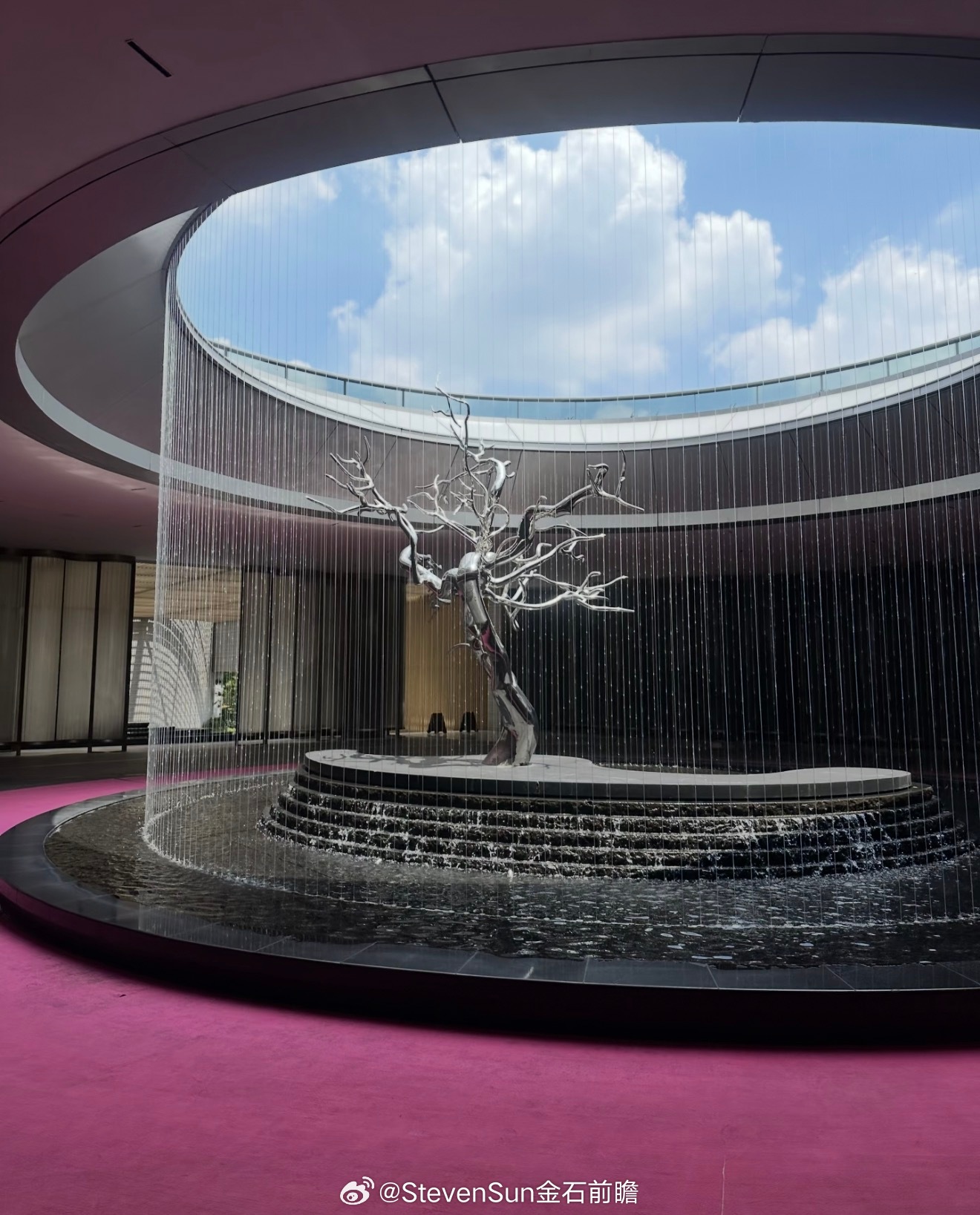 交易的本质就是一场等待的游戏。足够的耐心要比正确的判断更重要，频繁交易是失败的开