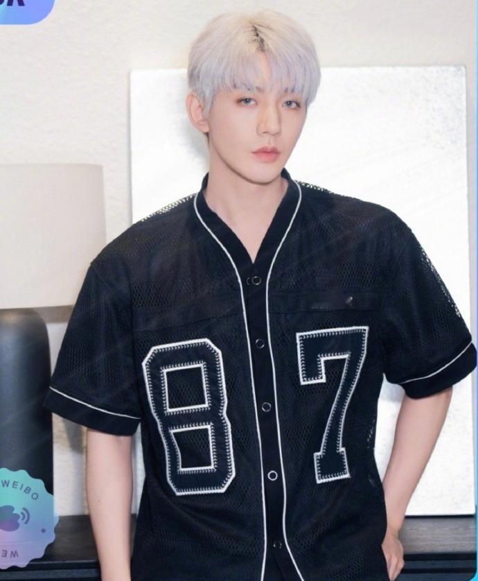 投邓为新卡造型炸场！银发造型帅到失语 这颜值谁看了不迷糊！ 