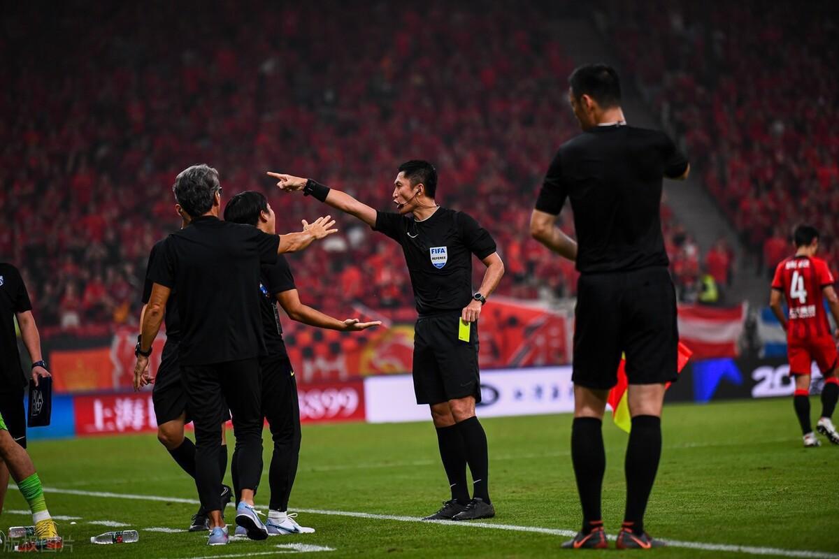 谁来解读“韦马”的唇枪舌剑？无论语言，还是动作，甚至眼神，韦世豪都是完败[捂脸]