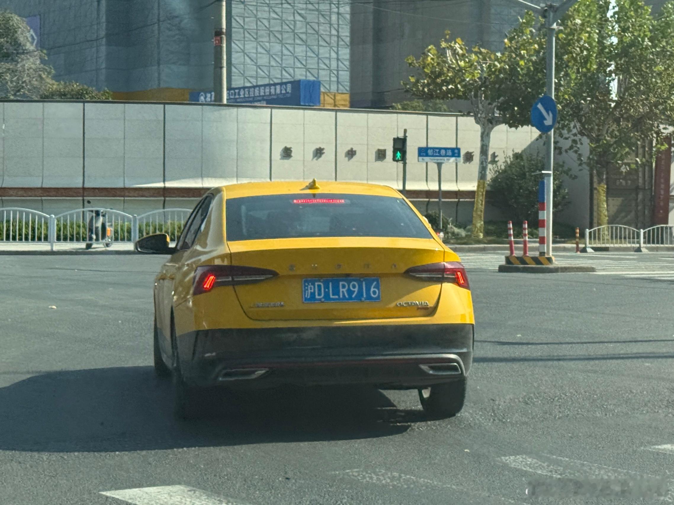 上海燃气工程车贴个GUTS完美Cos胜利队 