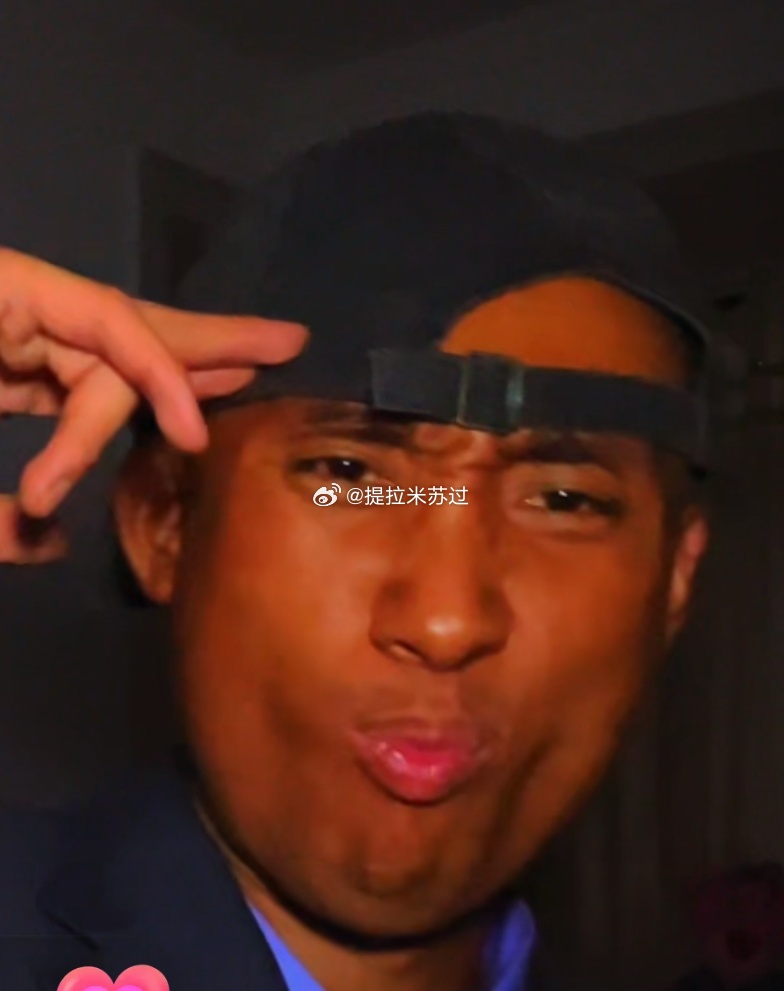 这种人算不算老天爷赏饭吃？开个直播，礼物呼啦啦的来！你们说像保罗？还是科比？ 