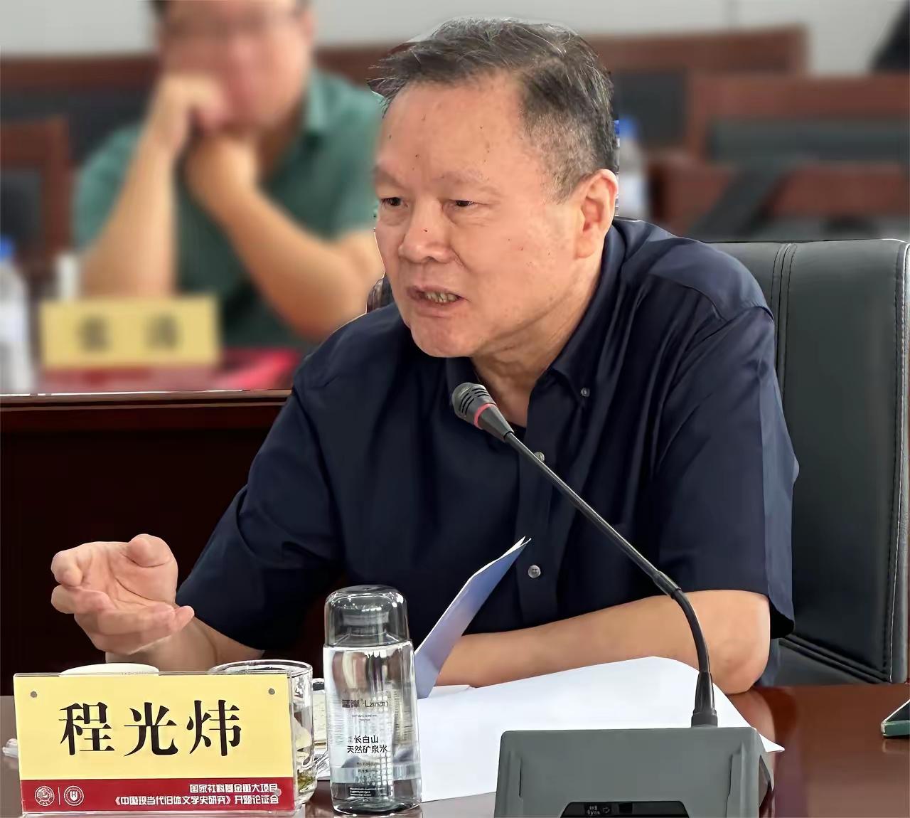 中国人民大学文学院教授、博导程光炜带领团队花费35万，历时6年，“国家级”课题《