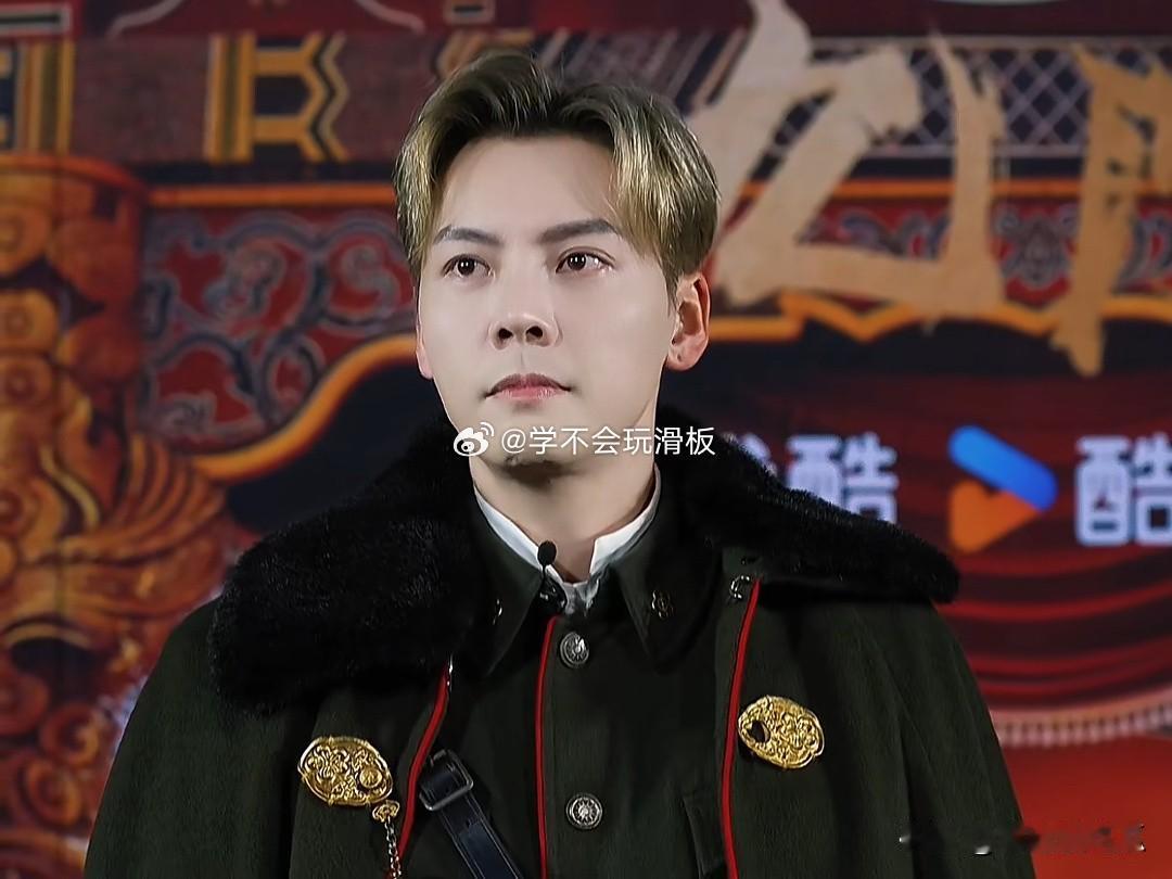 陈伟霆
大家发现没
那就是结了婚的他，事业出奇的旺。有的明星结婚了事业一落千丈，