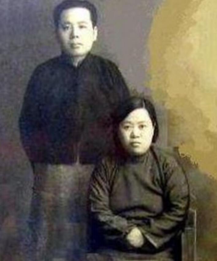 [微风]1914年，18岁的张恨水被迫结婚。他嫌弃妻子龅牙、体型肥胖，丑极了，却