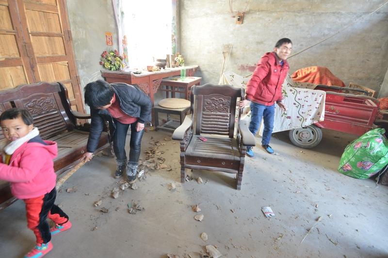 一家三口被撞亡，家属死守婚房拒绝出售：这里的每粒灰尘，都是念想
 
“房子卖了，