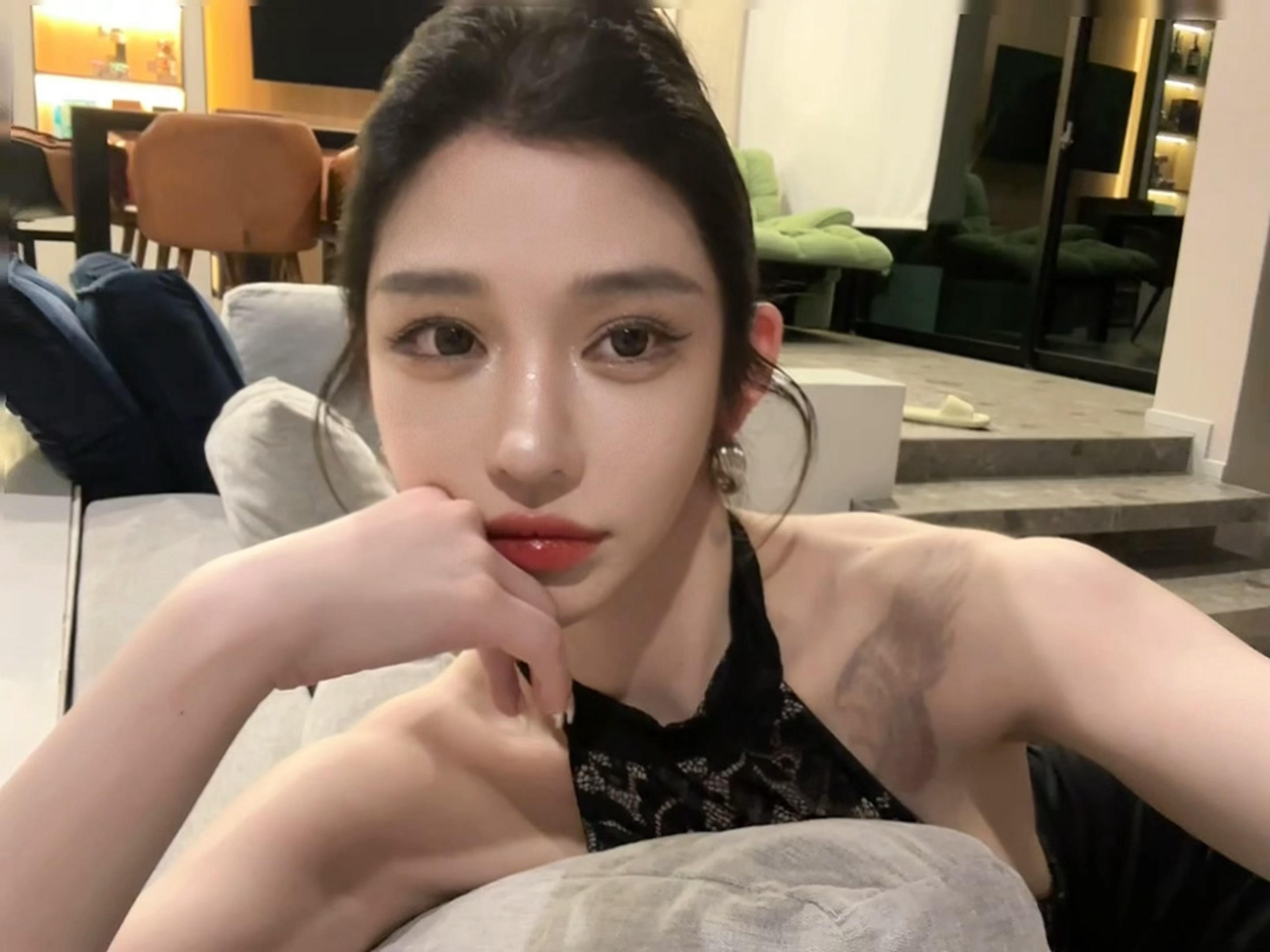 第一次看这部剧哈哈哈果然经典！！ 