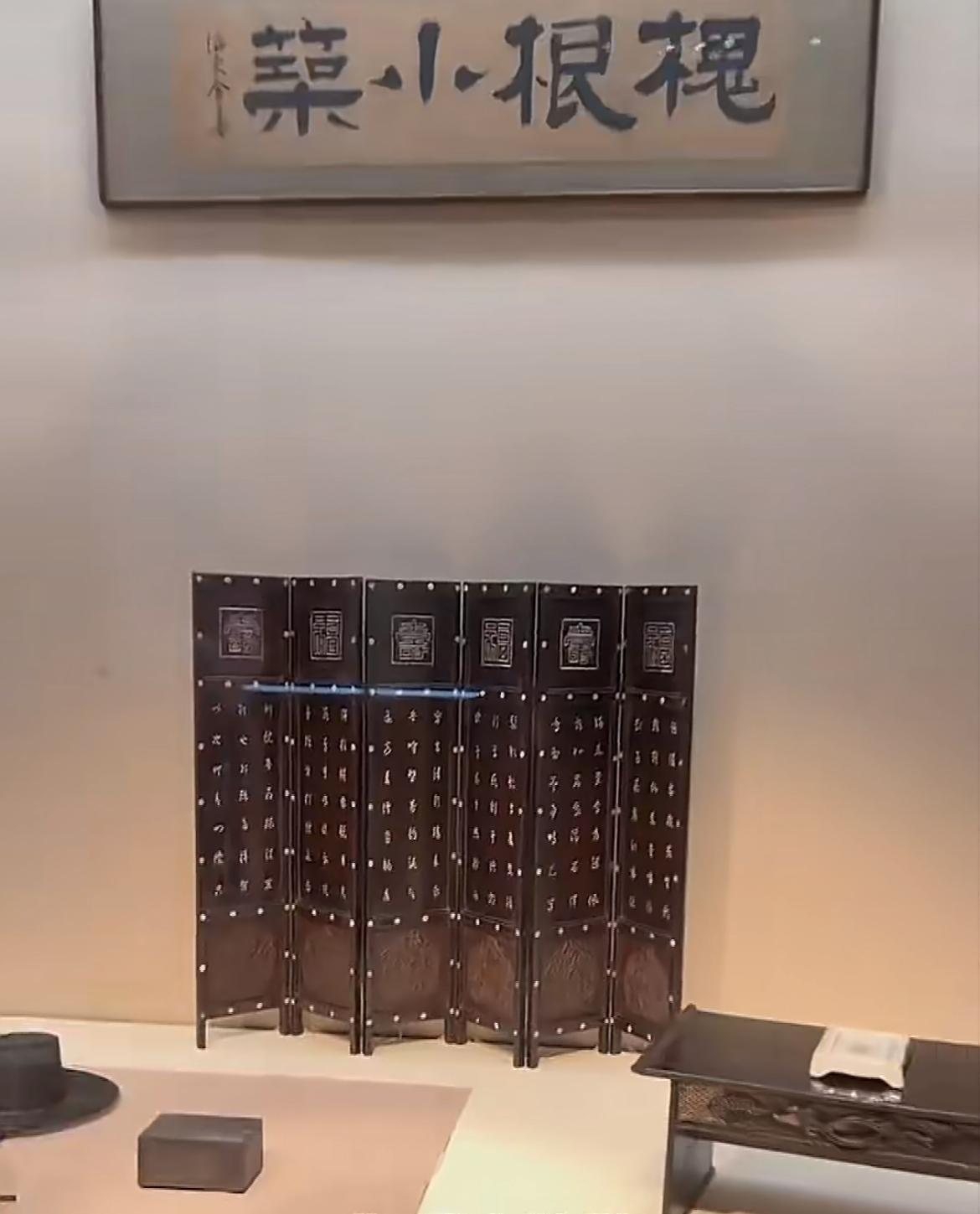 日本东京博物馆举办了日韩文物画展，结果一走进去，所有的文物都是汉字书写的，日本人