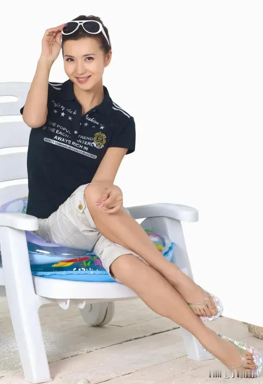 万人迷陈好，异性心目中最喜欢的女神，五官精致漂亮，身材完美性感，气质优雅大方，越