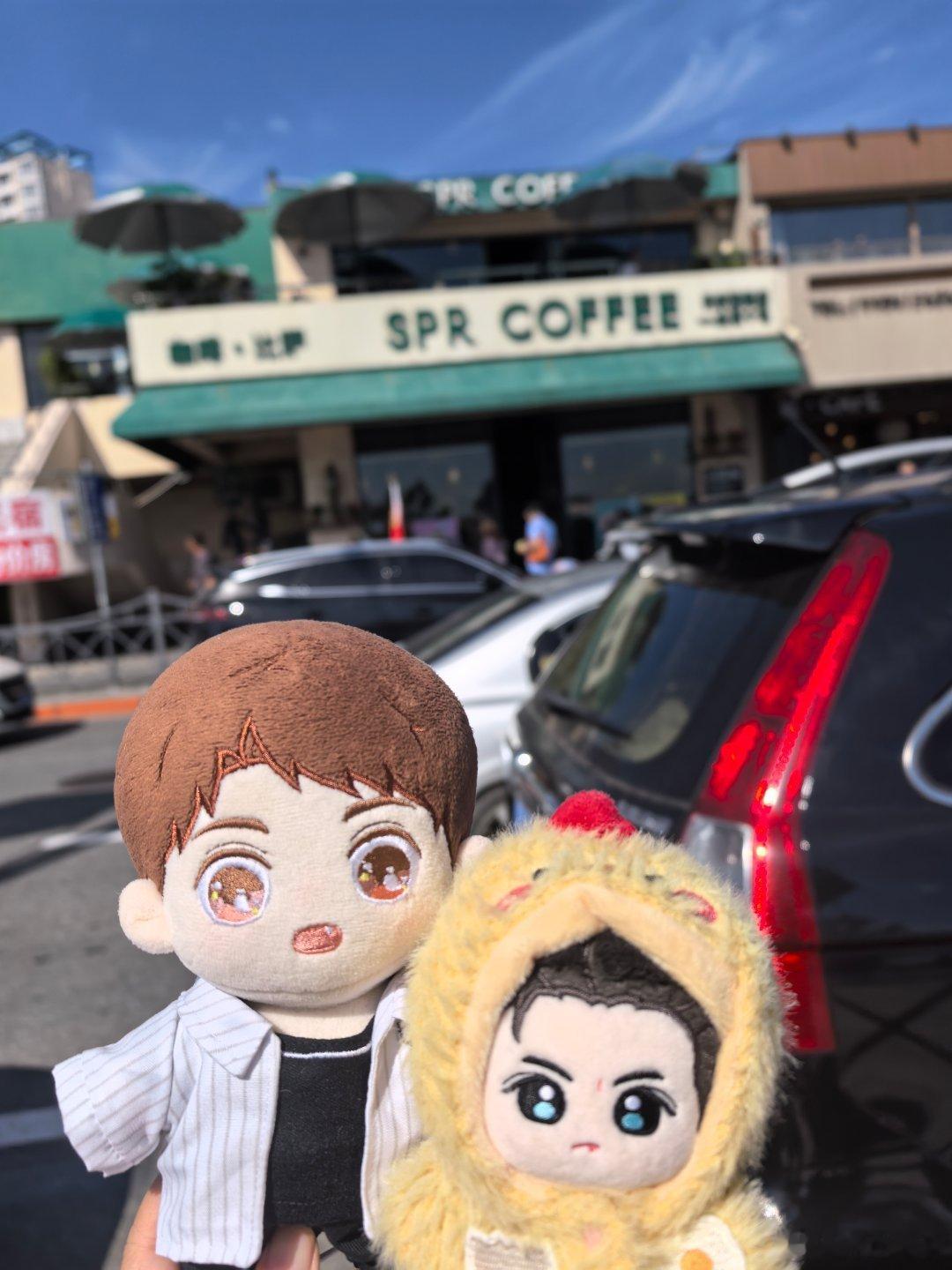 黄小鱼和黄小驰国庆游辽宁黄景瑜丹东文旅形象大使 到这个咖啡店了，这个签名的日子是