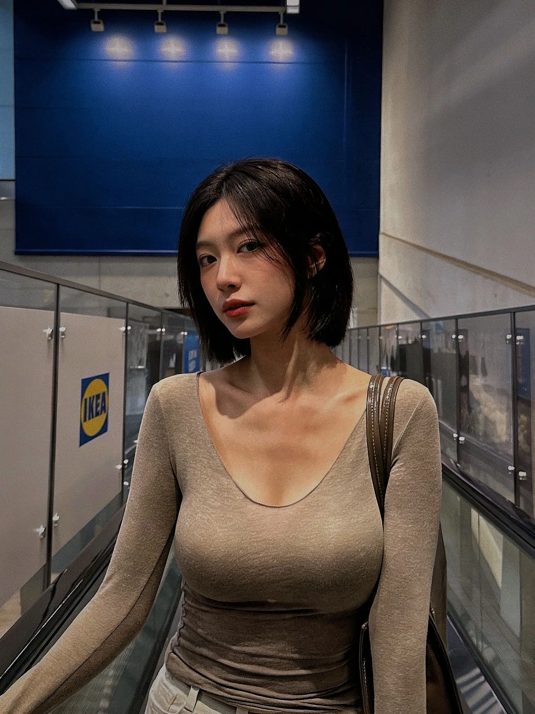 善良的人永远不会变坏，但会变得无情。