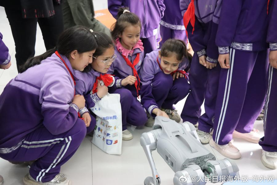 【在乡镇科普馆里，看见科学的火苗——新疆和田乡镇科普馆让科技走进百姓生活】“哇，