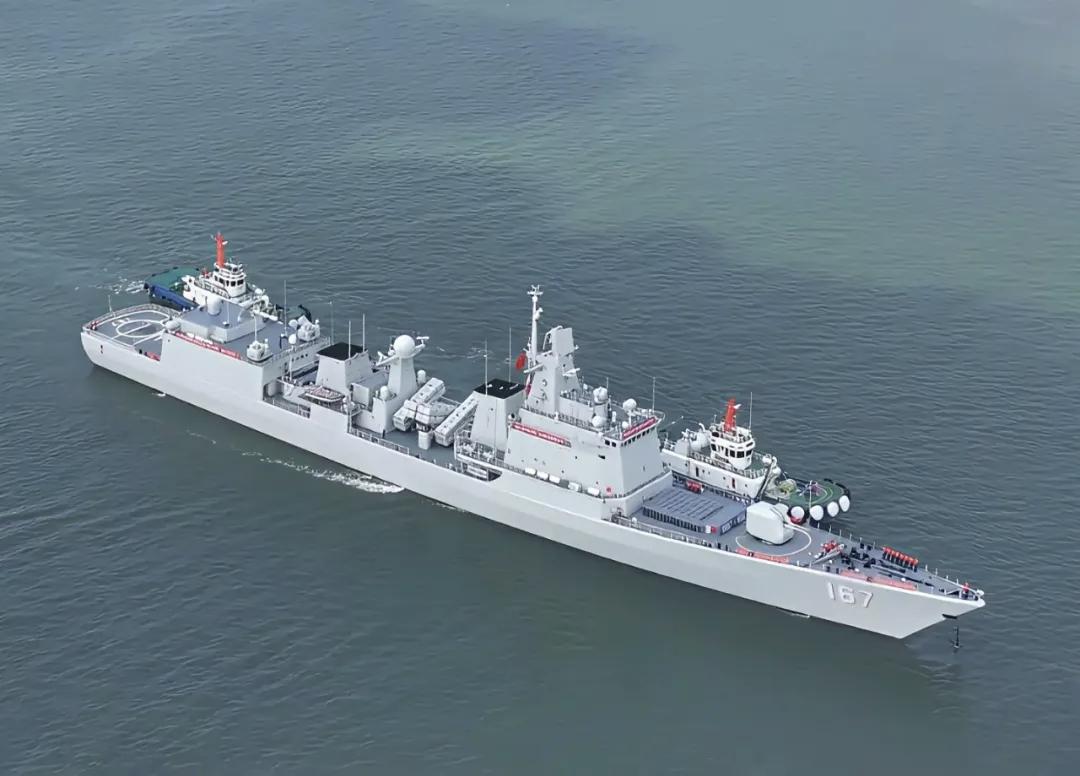 2月24日，据央视军事网站报道，近日，海军公布了新装备图鉴，051B型新型驱逐舰