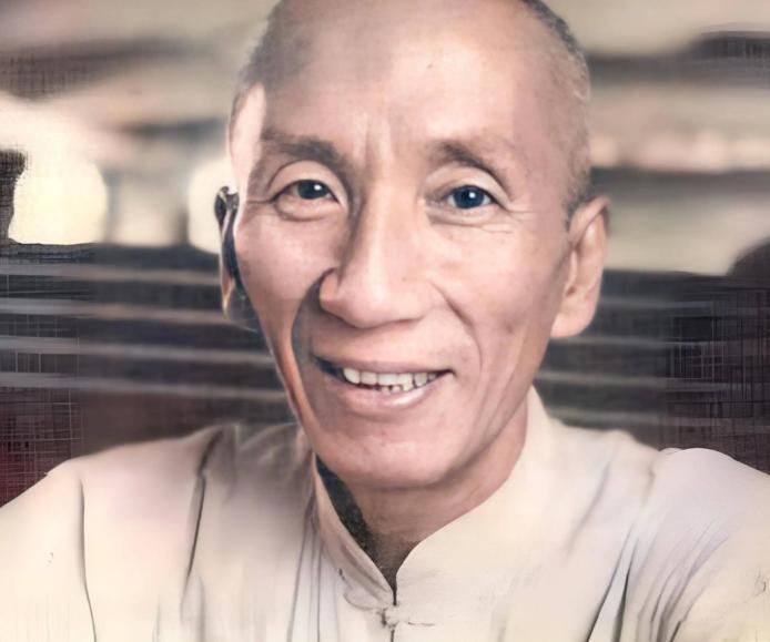 1949年，叶问丢下妻儿连夜离开佛山，到了香港改名换姓，至死不提大陆往事。

叶