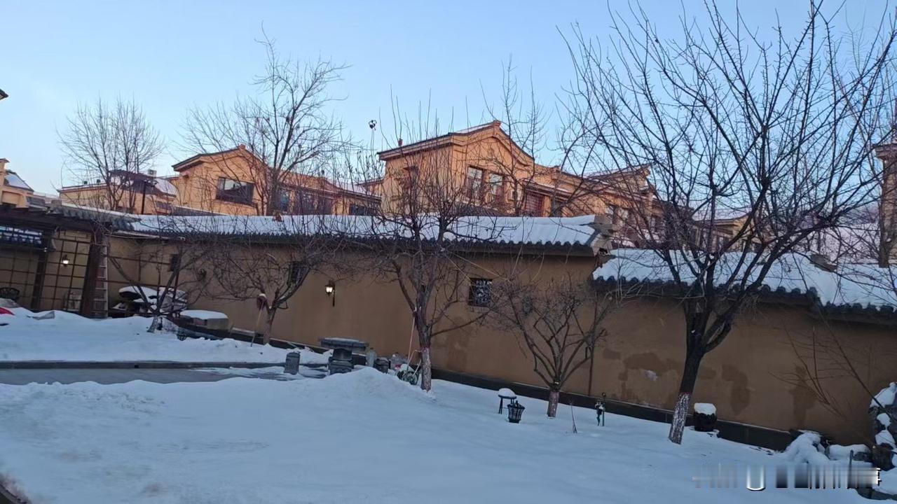 又到一年岁末时，春节是万家团员的时候，每年的这个时候，人就是离家再远，也要奔回家