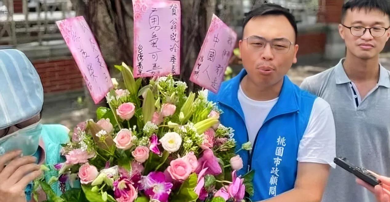 国民党立委翁晓玲将“麟洋配”誉为“中国人的骄傲”，这一言论随即在社会各界引发了广