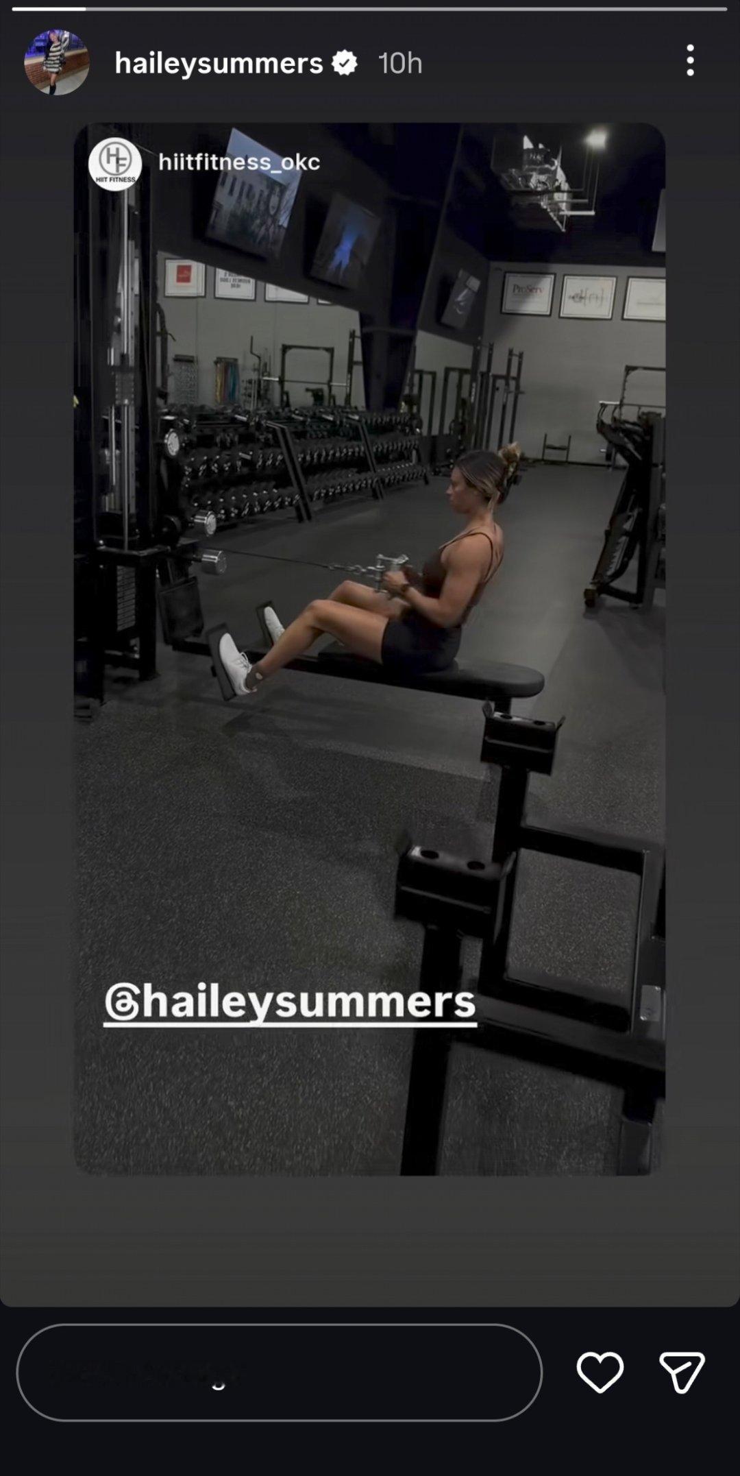 海莉今天在健身房练背雷霆连续三个赛季西部第一保罗发表情包嘲讽快船雷霆