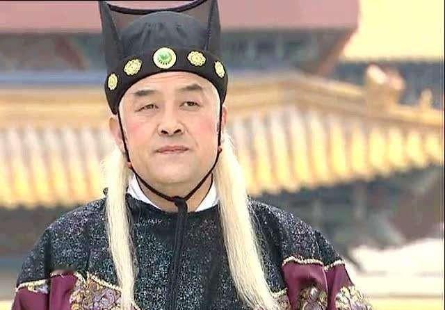 唐敬宗李湛夜晚打猎回宫，与宦官酒过三巡后，进内室更衣。突然，蜡烛被人吹灭了，随后