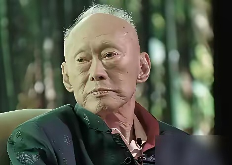 在新加坡有一个很奇葩的现象：印度人可以说自己是印度人，马来人可以说自己是马来人，
