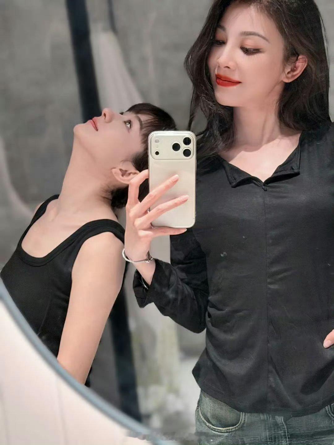 王伊瑶不愧是赵丽颖的嫡长闺见证了最真挚最美好的友谊 