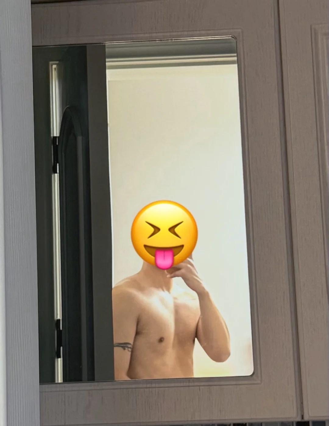 对镜自拍🤳姿势
嘿嘿这次遮脸[害羞][害羞]健身毫无训练痕迹 健身日常 对镜自
