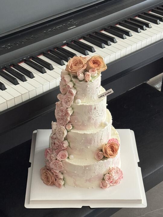 沉浸式做蛋糕｜粉玫瑰婚礼蛋糕