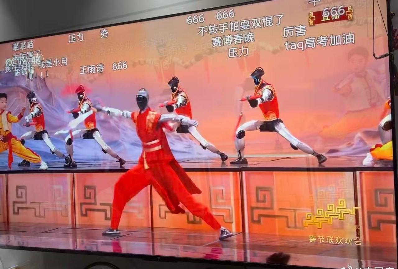这届机器人，才艺是真的有点“卷”了！

第二届世界人形机器人运动会开幕式上，机器