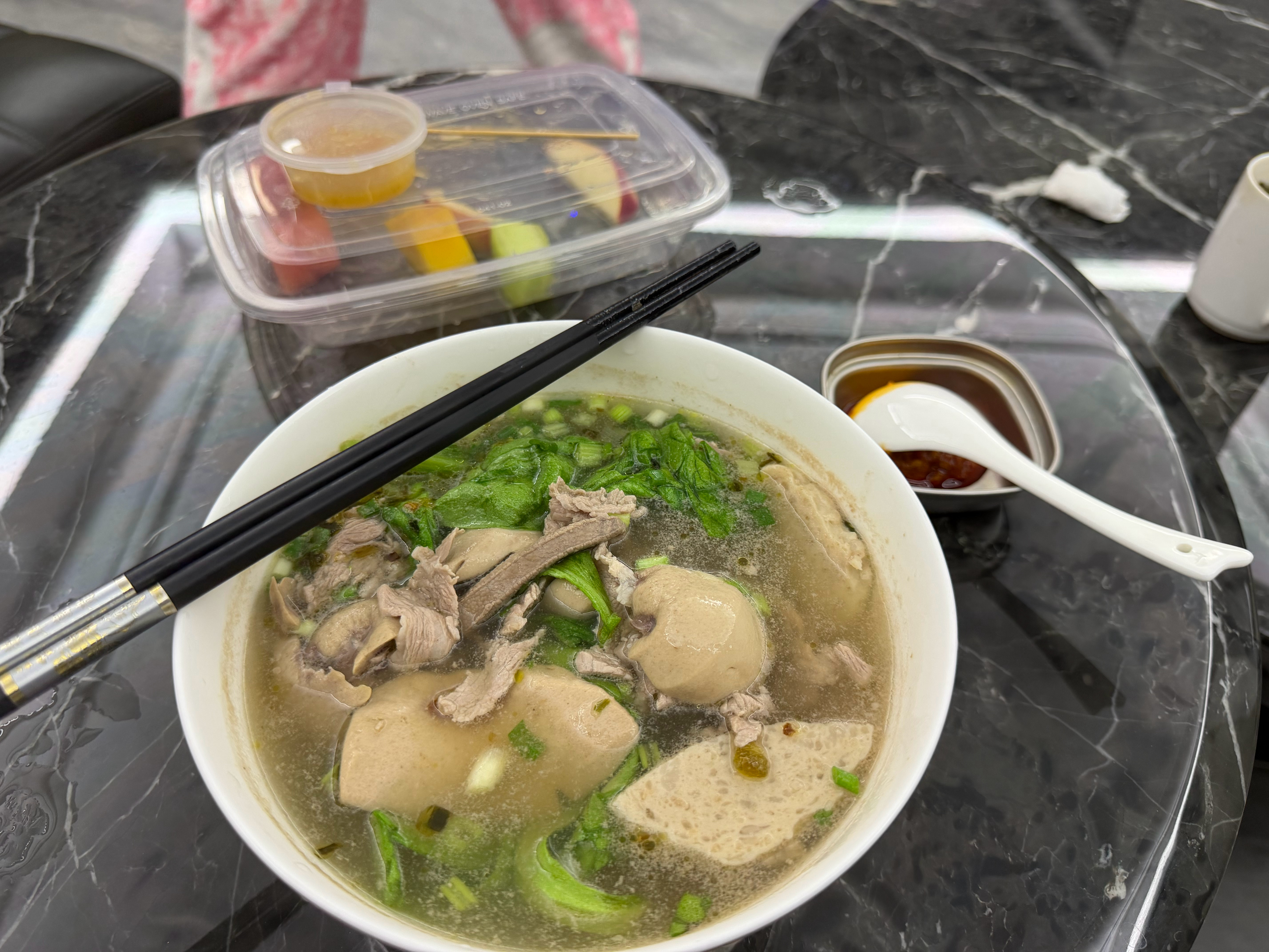 上一顿还在嗓子眼呢，宵夜又来了，小乔家养猪真的有一手的 汕头