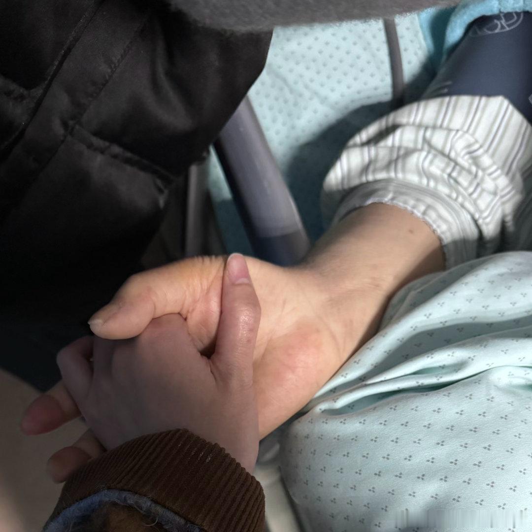 奶奶 如果你知道我现在那么努力 一个月赚那么多 你会不会也为我骄傲 我会永远记得