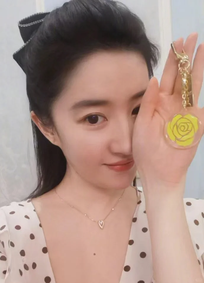 黄亦玫你能分我一个钥匙扣吗？？