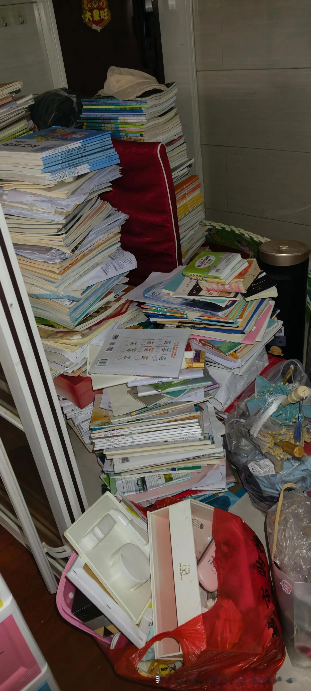 现在的学生娃也是不容易啊………
真的是书山有路勤为径、学海无涯苦作舟！希望所有的