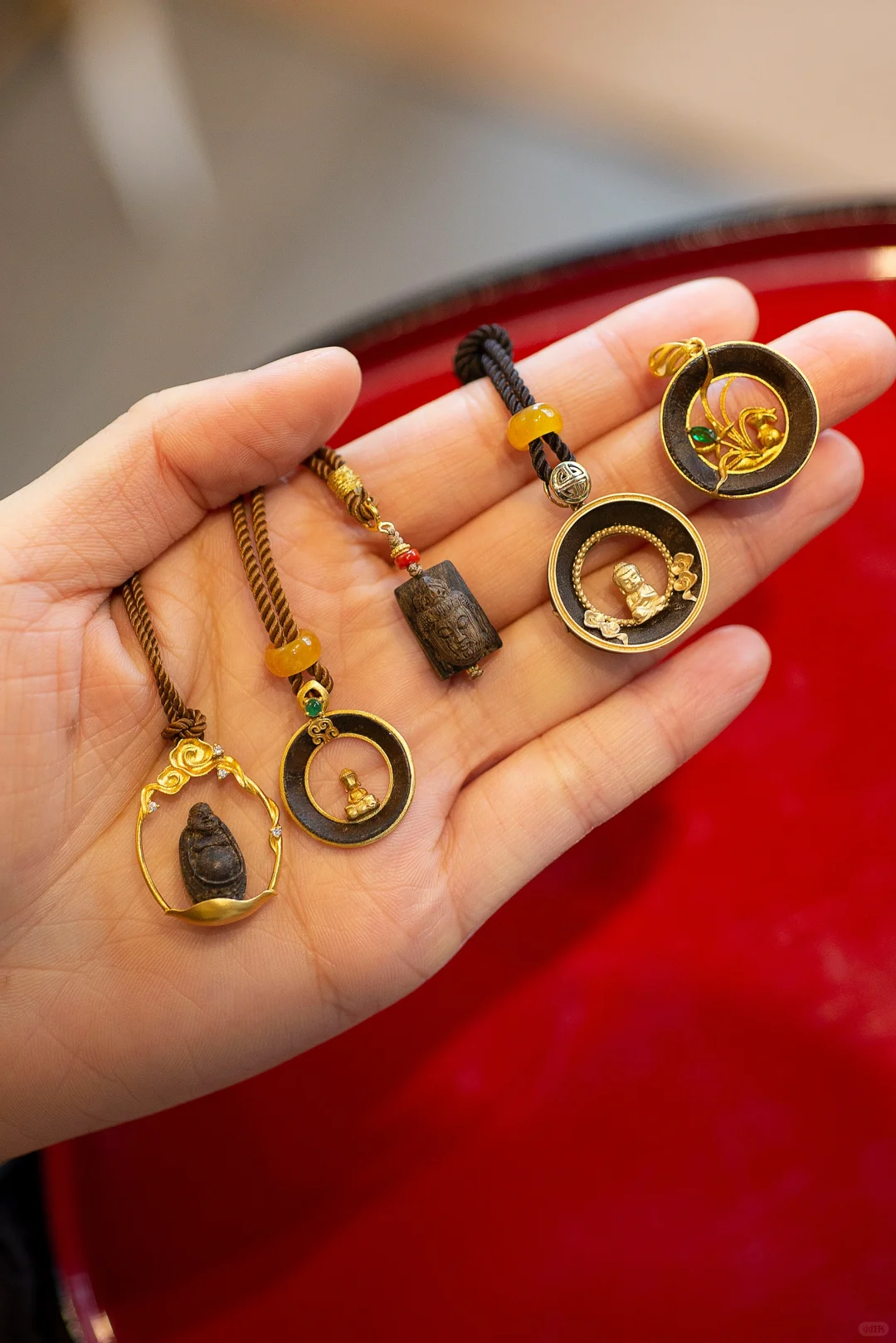 18k金镶嵌，让沉香更加亮丽光彩❤️