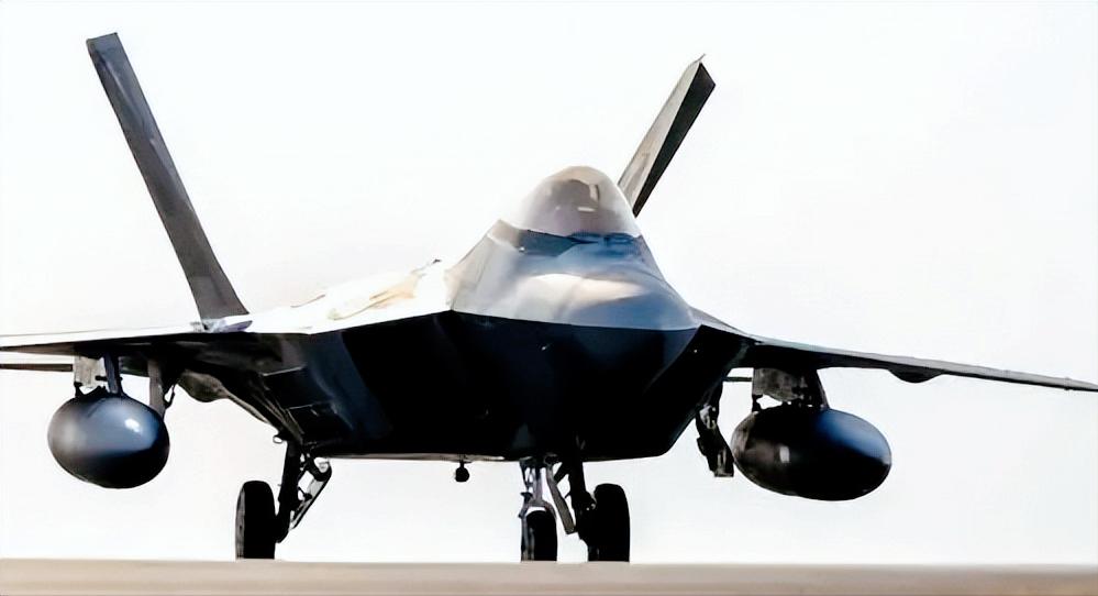 美国又有大动作！12架美军最顶尖的F-22隐形战机，从英国基地连夜起飞，直奔以色