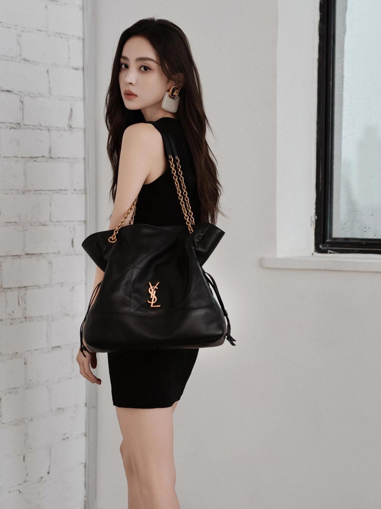 一朵黑玫瑰🖤
#古力娜扎# #说TA# #娱乐# #八卦手册#