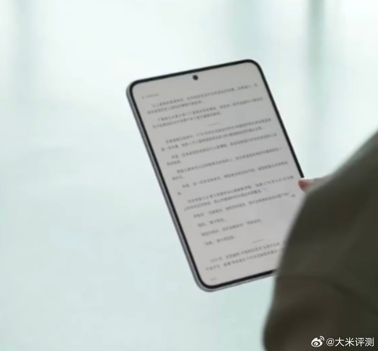 OPPO Pad mini，8.8英寸OLED，中置挖孔设计，骁龙8Gen5平台