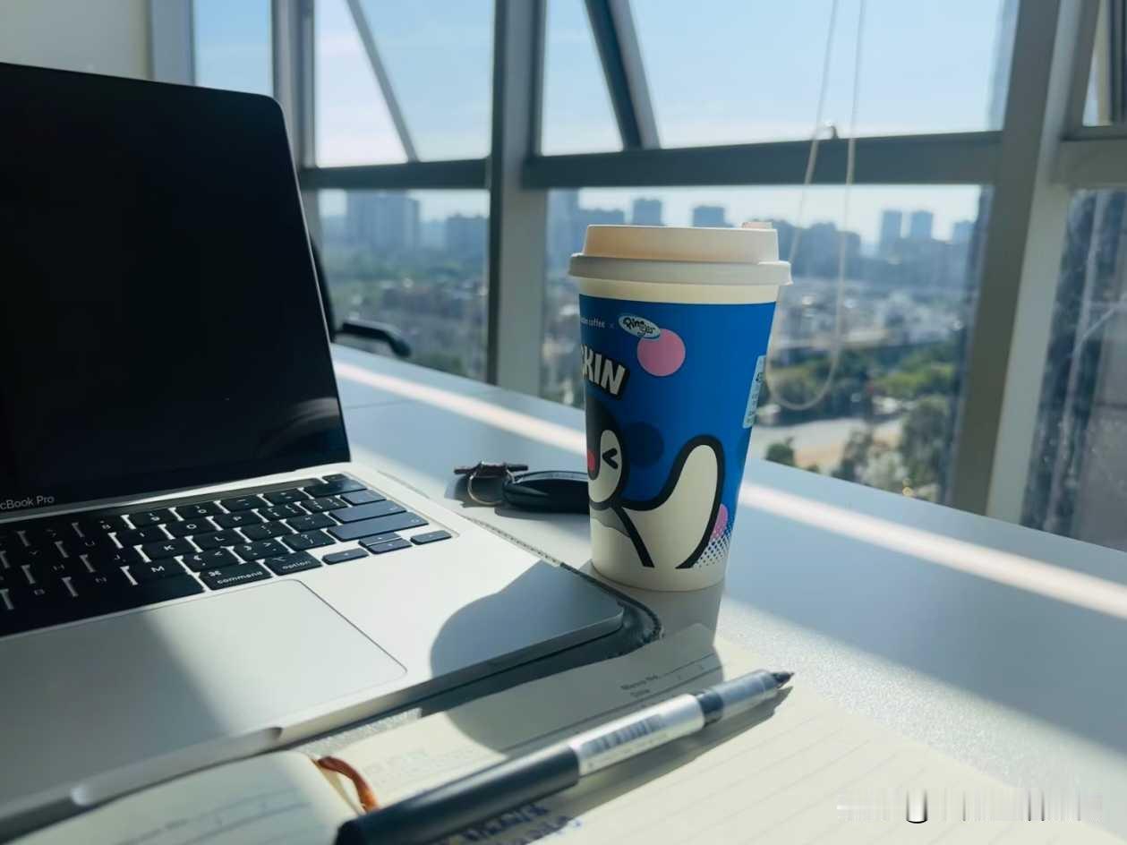 若不把烦恼装进心里，
每一天都是晴空万里。