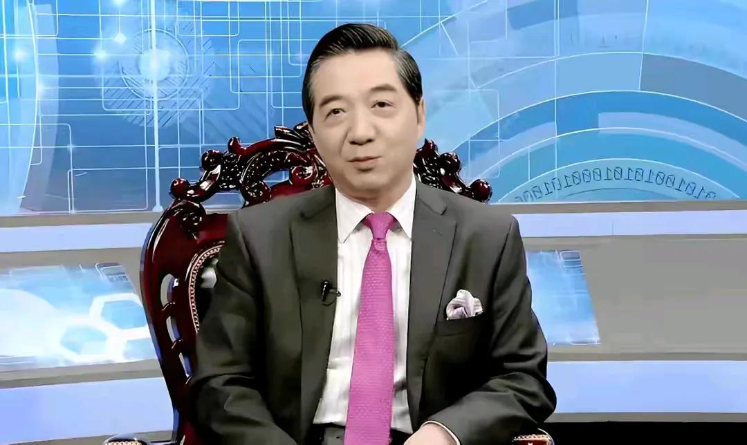 每到发生军事大事时，我们的军事专家就会发表一些评论和预测！！最具代表的男专家就是