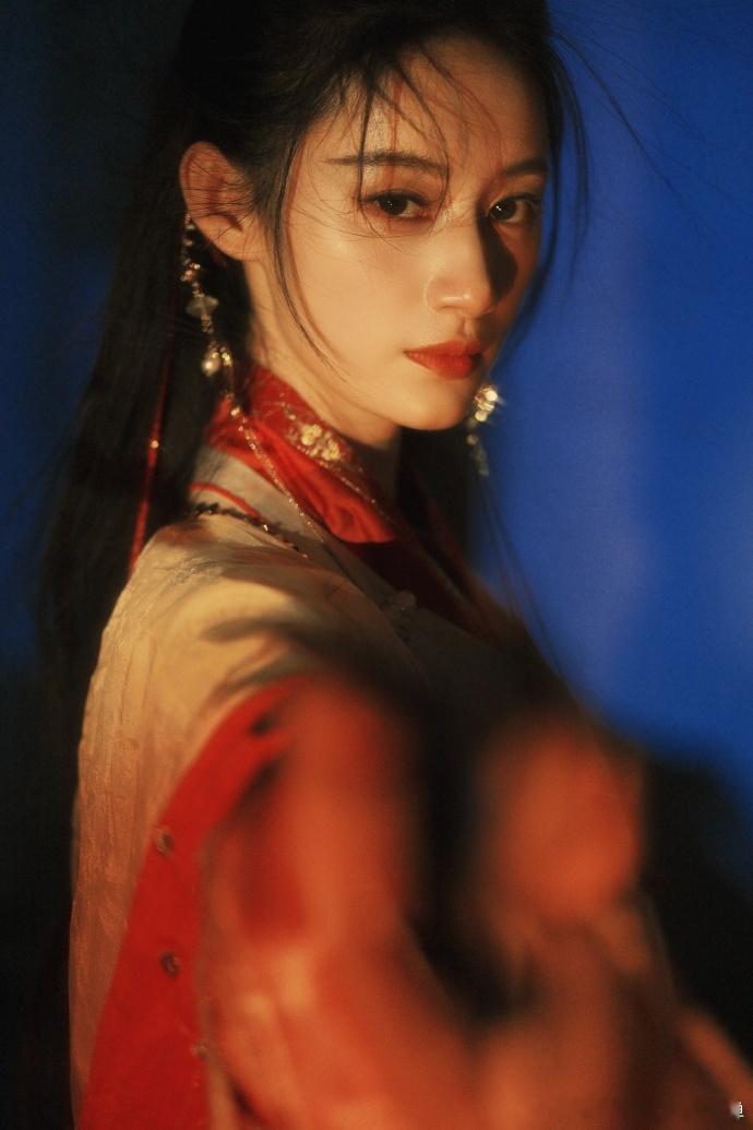 #郭晓婷眼神杀##郭晓婷公子婷# 郭晓婷此次古风扮相，眼神杀霸气侧漏，犹如一位绝