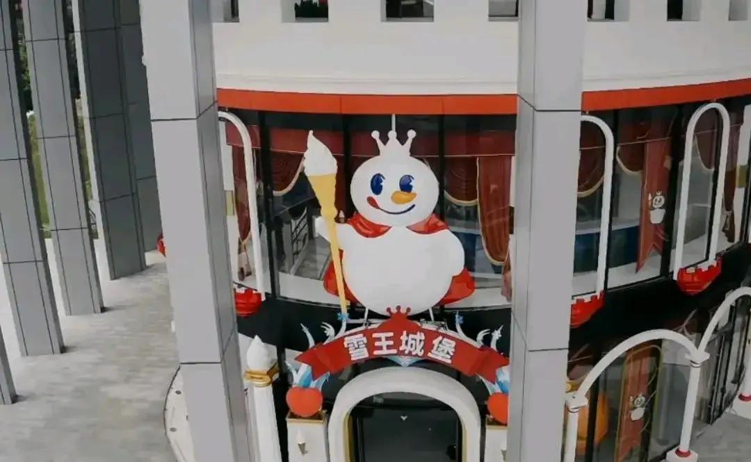 870亿市值的蜜雪集团，旗下咖啡子品牌幸运咖均价才6.9元，这反差简直绝了！在一