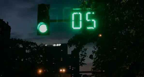 近日，淮南市交管部门发布通告:逐步取消路口绿灯倒计时或闪烁功能。说是为了防止司机