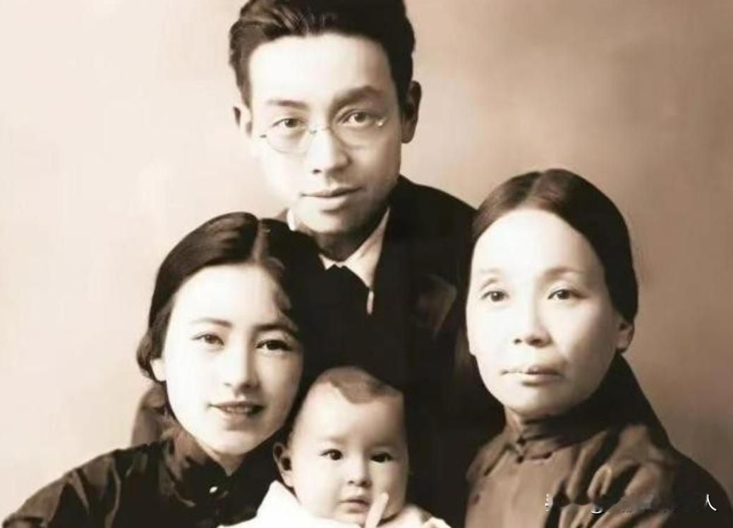 1903年，30岁梁启超和17岁王桂荃行房，次日梁启超却说：“我提倡一夫一妻制，