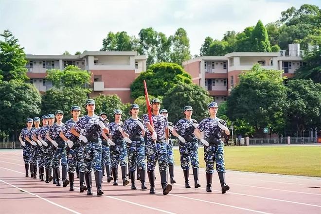 大一新生军训，这些物品一定要提前准备好，才能让孩子在军训过程中不至于那么辛苦。

