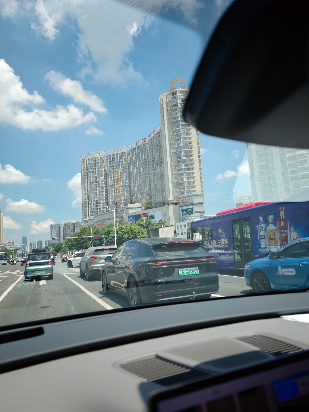 第一次碰到跟我一样有拖车勾的选手理想i6