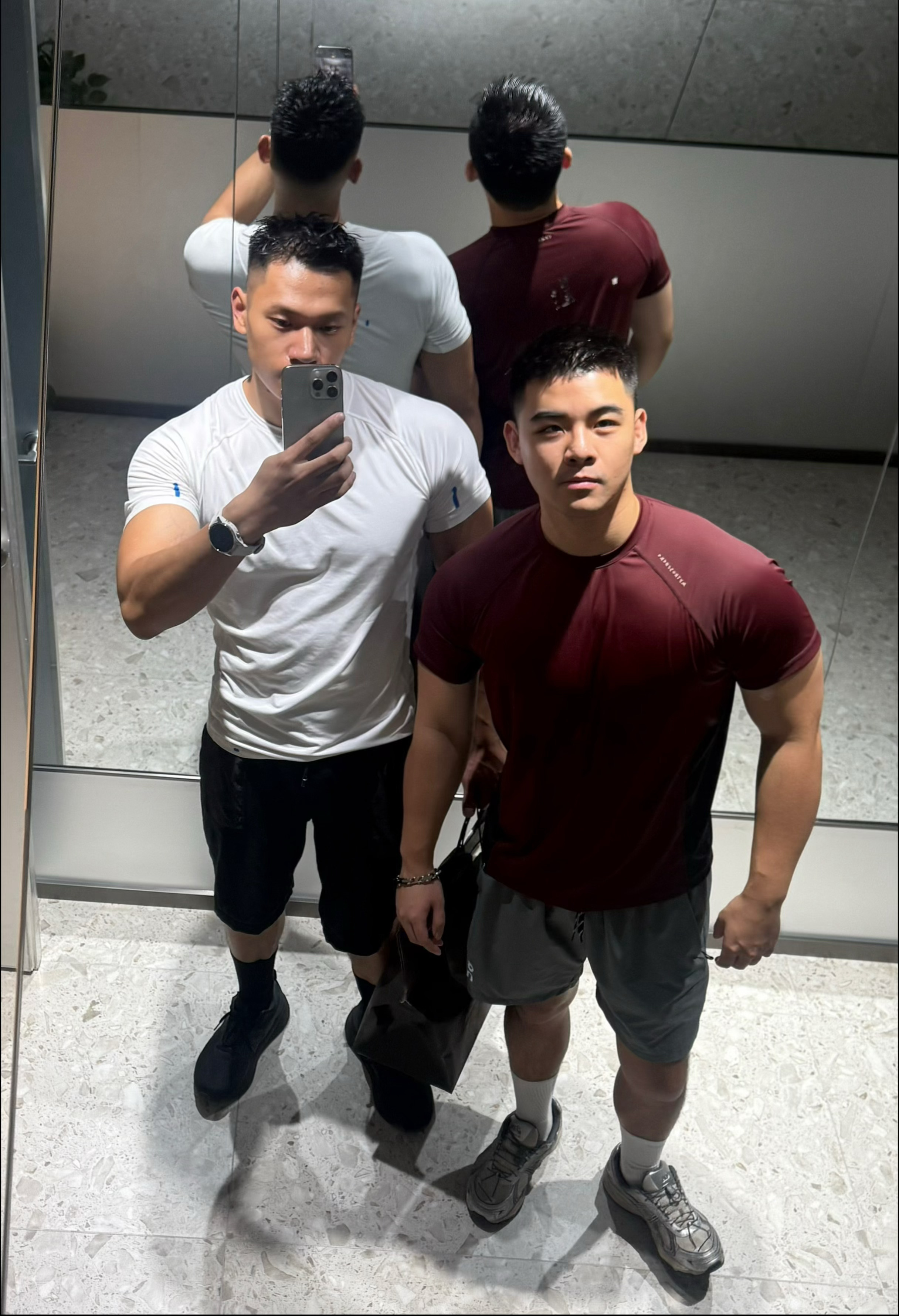 我对上海的喜欢在于，那天我们只是去吃一家甜品店，很做作排队到9.28号，这不是重