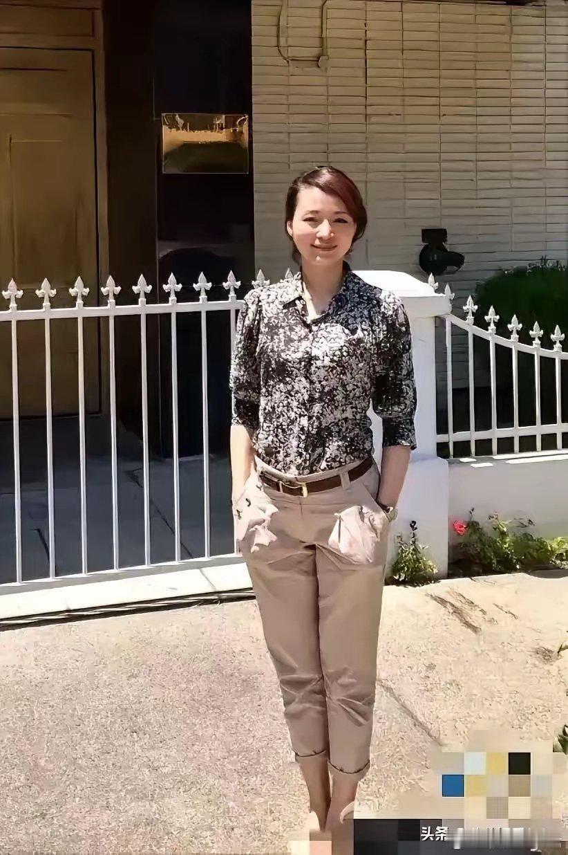 她论美貌没有周涛美，论身材也比周涛差，论气质没有周涛优雅，论才华，你说是谁更胜一