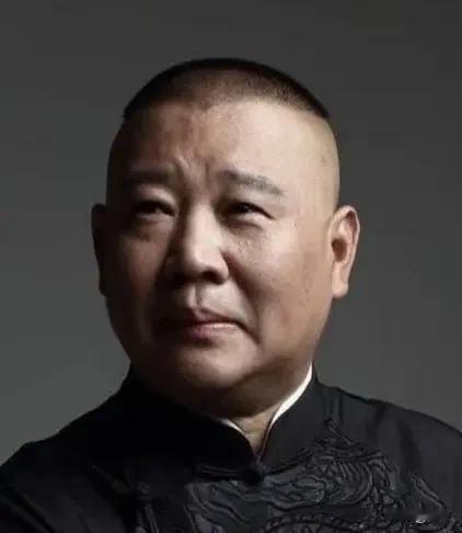 郭德纲老师在相声里说：船夫推船入江，压死了沙滩上的几只螃蟹。小和尚问师傅，是乘客
