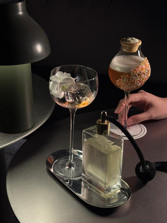 在成都著名分手酒bar，喝到了糖果漂亮酒🍸……