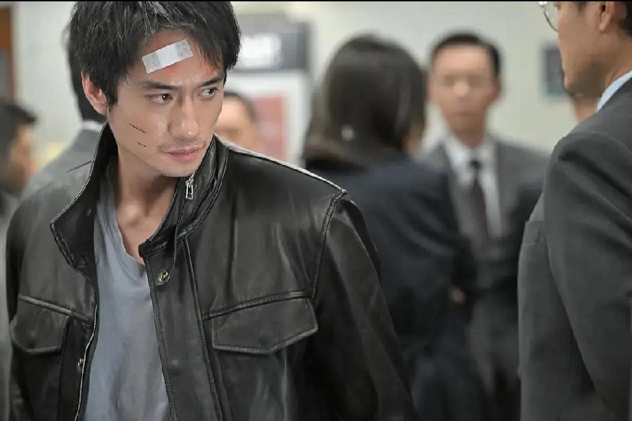 梁家辉亲自盖章！刘俊谦演活青年李文彬，《寒战》再封神
 
     《寒战199