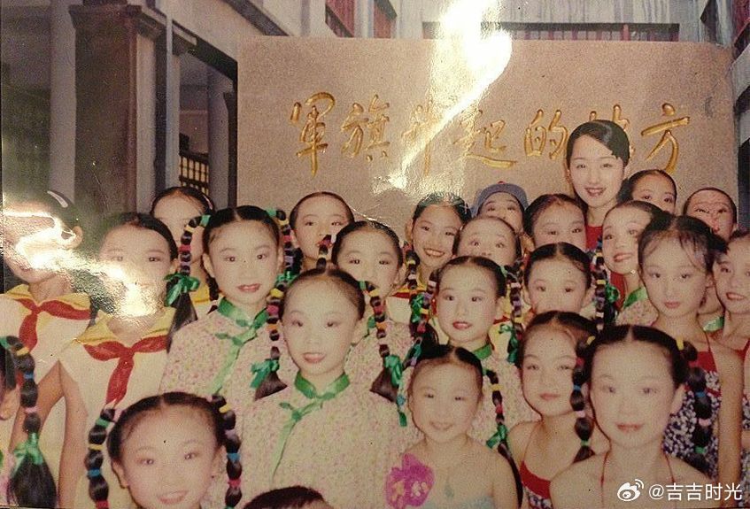 “军旗升起的地方”《轻轻地走进你》《井冈山下种南瓜》杨钰莹[超话]杨钰莹等落红蹁